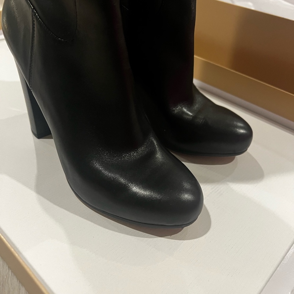 Black knee-high Michael Kors boots worn once inbox - Picture 4 of 5